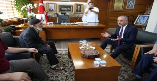 Sattığı Samanın Parasını Ay-Yıldız Şeklindeki Camiye Bağışladı