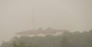 Arabanda Toz Bulutu Etkili Oldu