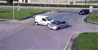 Eskişehirde Meydana Gelen Kaza Mobese Kameralarına Yansıdı