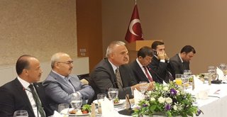 Bakan Ersoy, Kuşadalı Ve Didimli Turizmcilerle Bir Araya Geldi