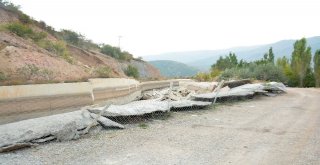 Hes Kanalı Karton Gibi Parçalandı