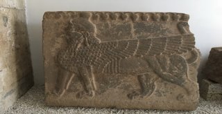 Sfenksli Bazalt Ortostat Evine Döndü