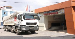 Hayat Ağacı Derneğine Çocuk Kıyafeti Bağışı