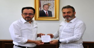 Rektör Bircan, Kurbanını Kızılaya Bağışladı