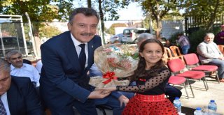 Kaymakam Ve Milli Eğitim Müdürü Öğrencilerle Çiftetelli Oynadı