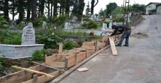 Gülüçte Mezarlıklar Bakımdan Geçiriliyor