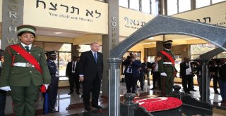 Cumhurbaşkanı Erdoğan, Cumhurbaşkanlığı Kabristanını Ziyaret Etti