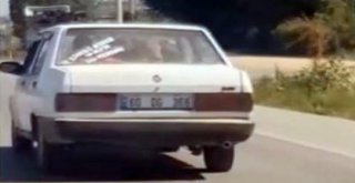 Otomobilin Arka Koltuğundaki Dana Görenleri Şaşırttı