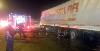Lastikleri Yanan Tır Benzinliğe Girdi