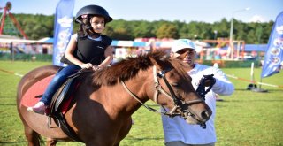 Bilecikte Çocuklar Pony Midilli Atları İle Buluştu