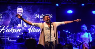 Özlem Yıldız, 41İnci Yaşını Hakan Altun Sahnesinde Kutladı