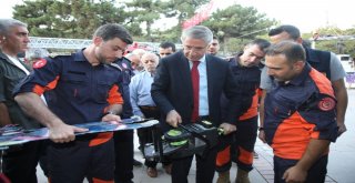 Elazığda İtfaiyeciler Araç Ve Teçhizatları Tanıttı