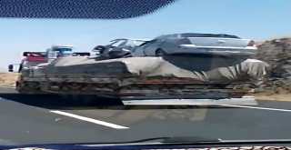 Kamyondaki Yükün Üzerine 2 Otomobil Yüklediler