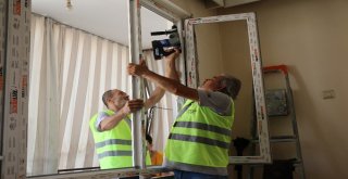 Engelli Vatandaşların Evlerini Engelsiz Hale Getiriliyor