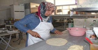 Ev Hanımı Kurduğu İşle 7 Kadına İş Verdi