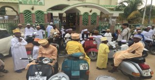 Tanzanyada Müslümanlar Bayram Namazı İçin Camileri Doldurdu