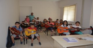 Gitar Ve Bağlama Kursuna Yoğun İlgi