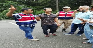 Kayıp Arap Genç Ailesini Korkuttu, Yardımlarına Jandarma Yetişti