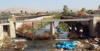Van Gölüne Dökülen Dereler Temizleniyor