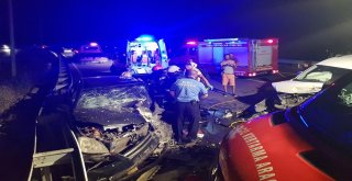 Ters Şeritte Kafa Kafaya Çarpıştılar: 3Ü Çocuk 7 Yaralı