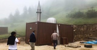 Rizede Seyyar Cami Görenleri Şaşırtıyor