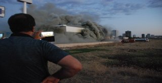 Diyarbakırda Mobilya Toptancısında Yangın