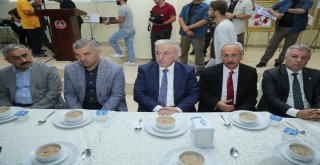 Vali Kamçı “Aynı Ağacın Meyvesi, Aynı Sazın Telleri Ve Aynı Kaynağın Billur Damlalarıyız”