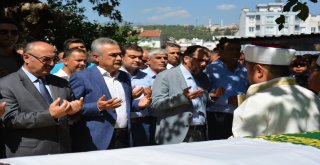 Milletvekili Savaşın Halası Toprağa Verildi