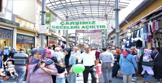 Çarşı Pazarda Bayram Hareketliliği