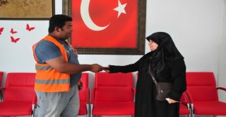 Suriyeli Kadın Para Dolu Cüzdanı Sahibine Teslim Etti