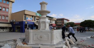 Vakıflar İşhanı Önüne Tarihi Çeşme Yapılıyor