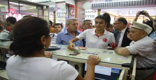 Milli Sporcu, Rusyada Ödül Olarak Aldığı Doları Bozdurdu