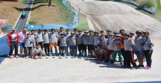 (Özel) Terörden Uzaklaşan Çocuklar Sıcak Havada Kayak Keyfi Yaşıyor