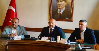 Vali Yaşar Karadeniz;