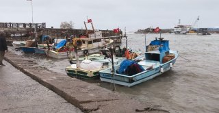 Batı Karadenizde Dev Dalgalar Mendireği Aştı