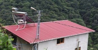 12 Yıldır Kaldırtamadığı Elektrik Direğini Çatının İçerisinden Geçirdi