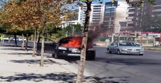 Seyir Halindeki Otomobil Alev Aldı
