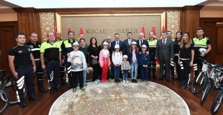 “Kırmızı Düdük”Le Anne Ve Babalarını Uyardılar, Bisikleti Kaptılar