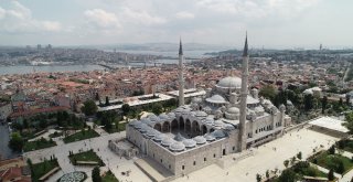 (Özel) Fatih Camii Tarihi Halılarına Kavuştu
