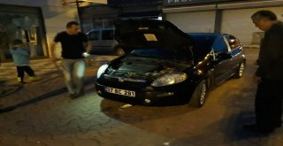 Arabanın Motor Kısmına Giren Kedi Kurtarıldı