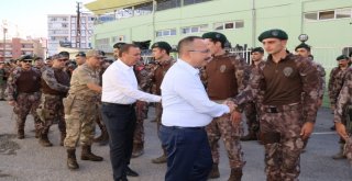 Siirt Valisi Atik, Mehmetçikle Bayramlaştı