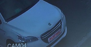 Evleniyoruz, Mutluyuz Yazılı Otomobil İle Gelip Cep Telefonu Çaldılar