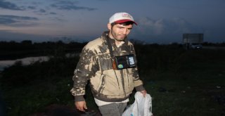 Boynunda Radyosuyla Hurda Toplayarak Ekmeğini Kazanan Gençten Hayat Dersi