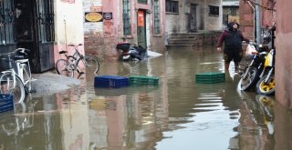 Gökten Şelale İnecek