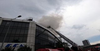 İkitellide İş Merkezinde Yangın
