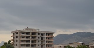 İnşaat Halindeki Binada Çocukların Tehlikeli Oyunu