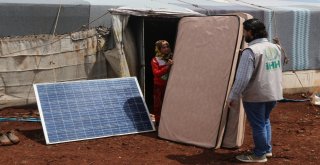 İhhdan İdlibe Kış Öncesi Battaniye Ve Sünger Yatak Yardımı