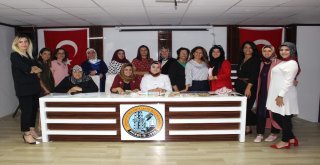 Kadınlar Endüstriyel Ürünler İle Tasarımı Öğreniyor