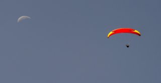 Başkentte Yamaçsız Yamaç Paraşütü