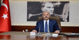 Vali Yavuz Selim Köşgerin 30 Ağustos Zafer Bayramı Mesajı